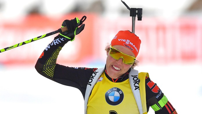 Zlatá Nemka Laura Dahlmeierová v stíhacích pretekoch na 10 km na MS.