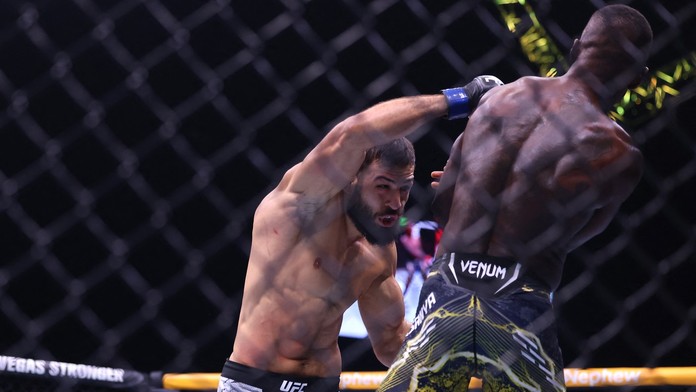 Israel Adesanya a Nassourdine Imavov v súboji