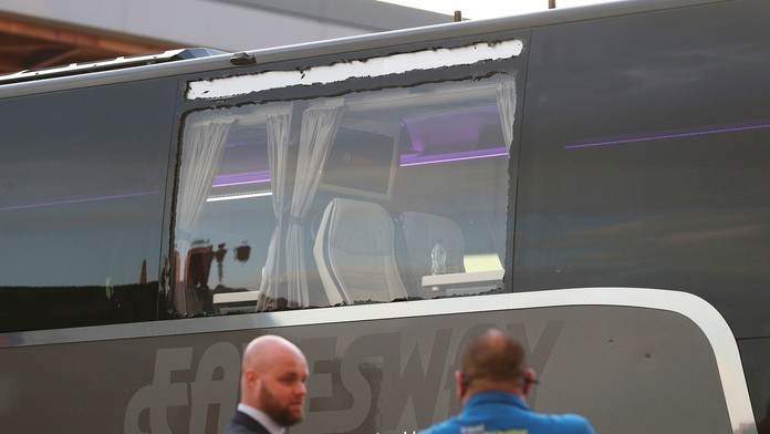 Autobus Realu Madrid po útoku fanúšikov Liverpoolu.