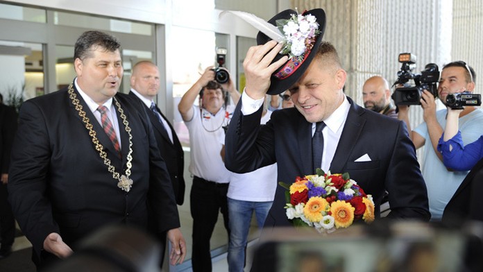 Premiér Robert Fico a primátor Vranova nad Topľou Ján Ragan. 
