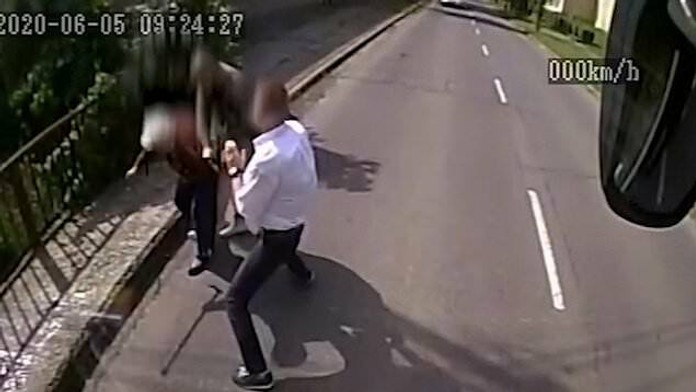 Vodič autobusu zachránil dôchodkyňu v Maďarsku