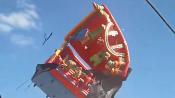 Hrôza na jarmoku zachytená na videu: Skákací hrad letel vo vetre ako pierko