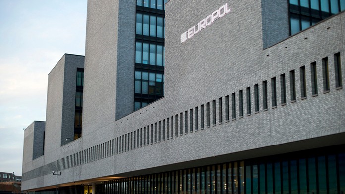 Zahia Dehar na festivale v Cannes