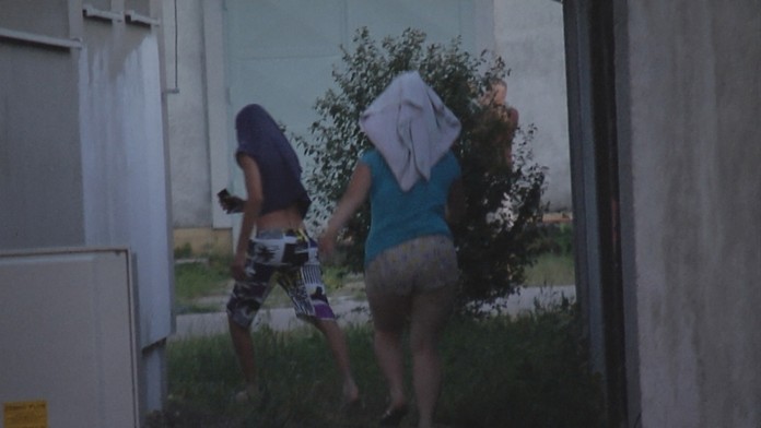 Cudzinci pred kamerou utekali