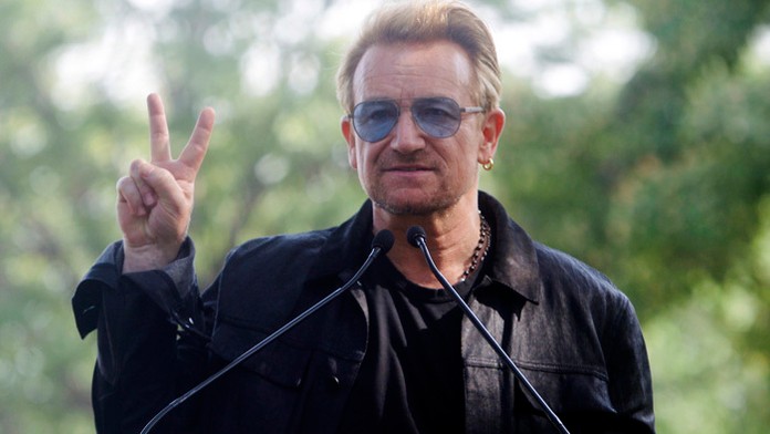 Bono pochválil Európu za zmenu prístupu k utečencom.