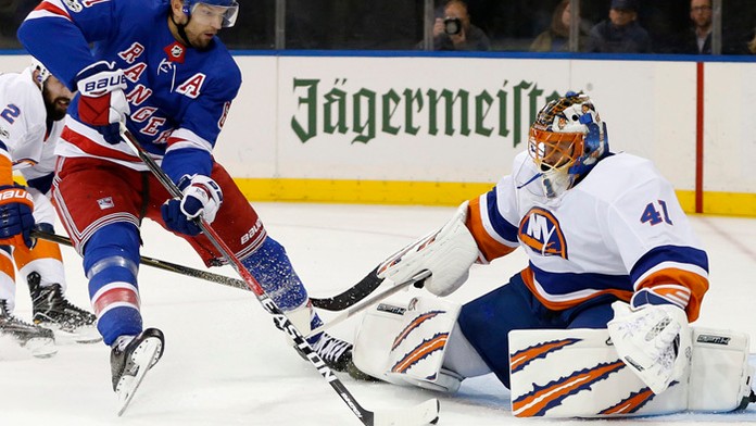 Na snímke pavučina - jeden zo znakov babieho leta.