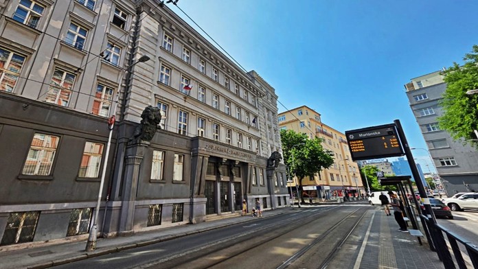 Krajské policajné riaditeľstvo v Bratislave - budova známa ako Dva levy.