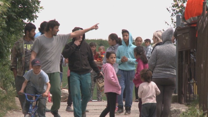 Do hádky sa zapojila takmer celá osada.