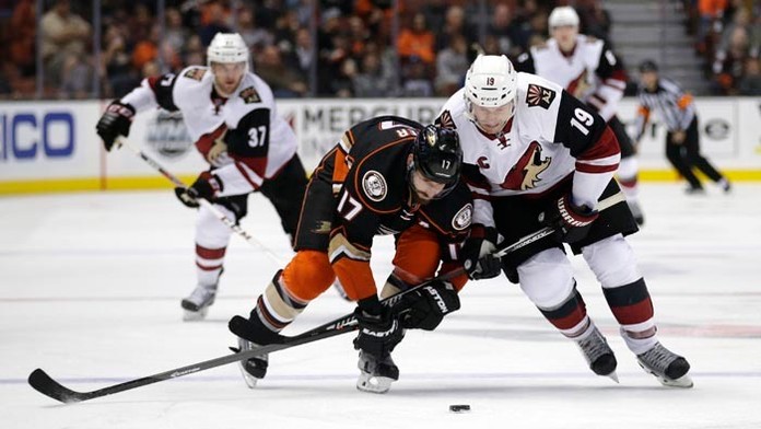 Coyotes zastavili víťaznú sériu Anaheimu.