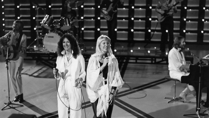 Skupina ABBA počas vystúpenia.