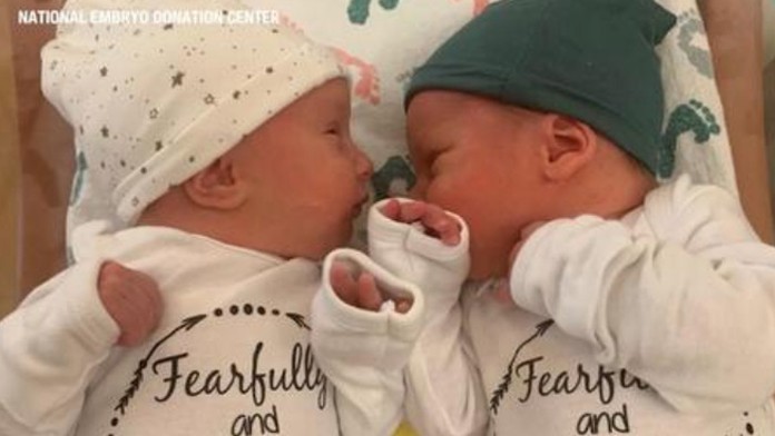 Dvojčatá Lydia Ann a Timothy Ronald.