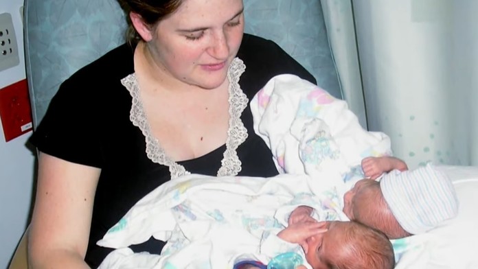 Shea Theodore z Vegasu proti Dallasu.