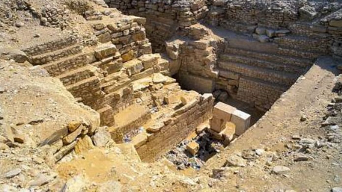 Českí archeológovia objavili v Egypte hrobku dosiaľ neznámej kráľovnej Chentkaus III.
