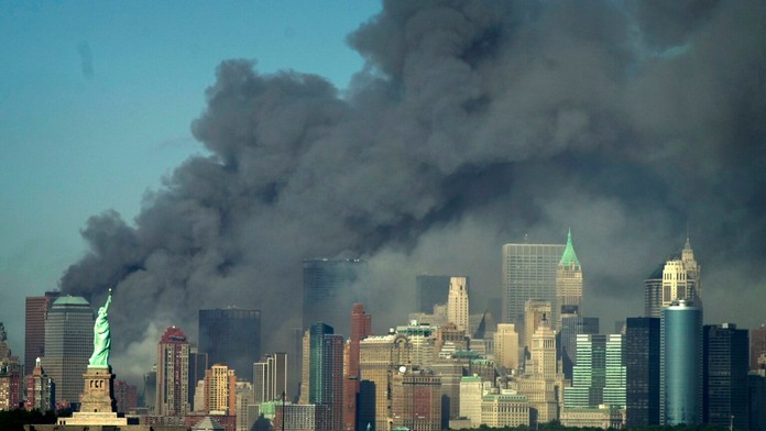 Pohľad na panorámu New Yorku krátko po páde dvojičiek.