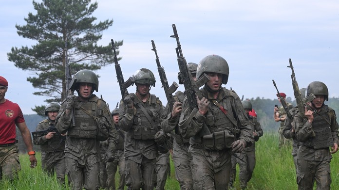 Čech slúžiaci v ruskej armáde je odsúdený zločinec. Väzeniu sa vyhol, teraz prosí české úrady o pomoc