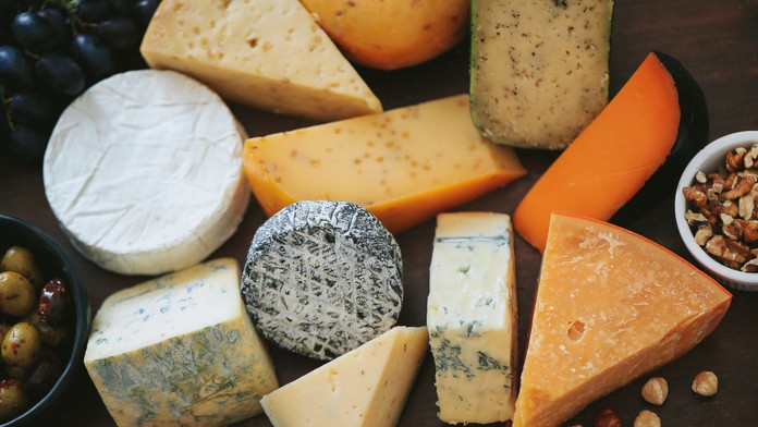 Kardiológ prekvapuje: Tento obľúbený syr môže škodiť srdcu najviac