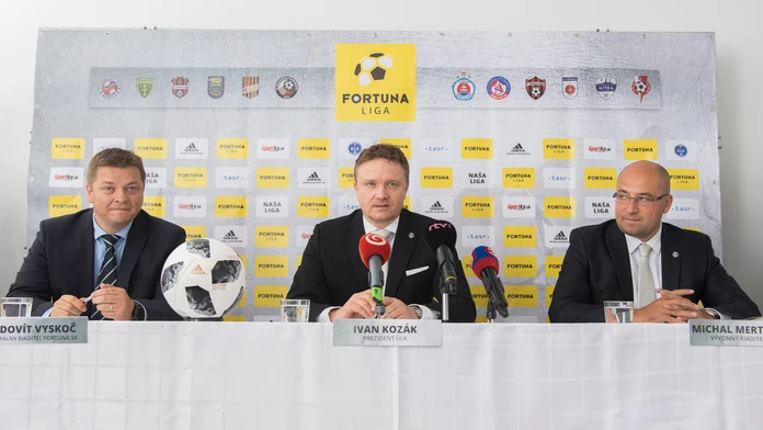 Na snímke zľava generálny riaditeľ Fortuna SK Ľudovít Vyskoč, prezident ÚLK Ivan Kozák a výkonný riaditeľ ÚLK Michal Mertinyák.