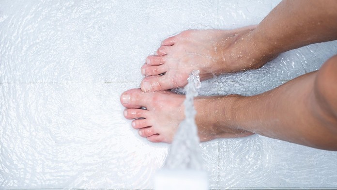 Na chodidlách sa počas dňa nazbiera obrovské množstvo baktérií