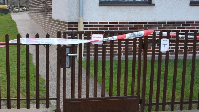 Záchranári vyslobodili spod snehu muža, ktorého so sebou strhla lavína.