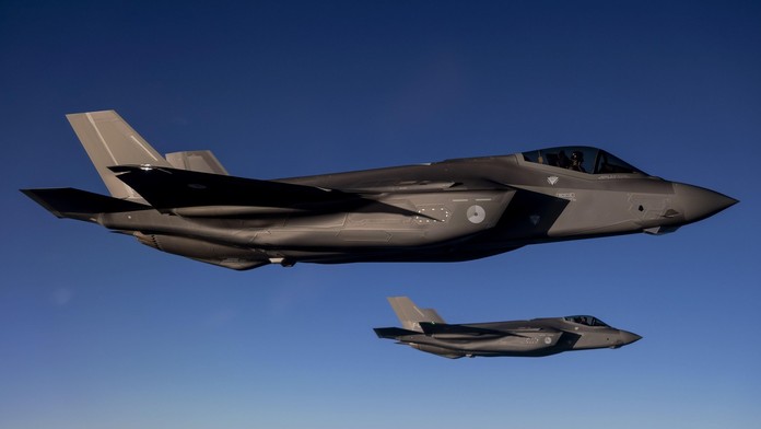 Z nákupu stíhačiek F-35 vycúvala prvá krajina. Diaľkový vypínač, ktorým by ich Trump mohol vypnúť, je mýtus