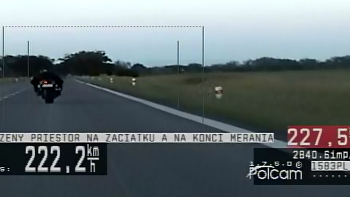 Cestný pirát na motorke