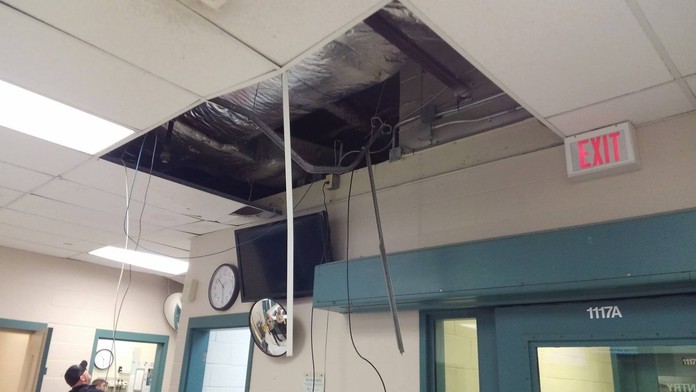 Ariana Grande vo videoklipe break up with your girlfriend, i'm bored