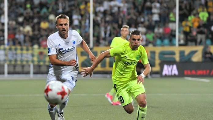 Na snímke sprava Nicolas Špalek (MŠK Žilina) a Pierre Bengtsson z Kodane v dueli 2. predkola LM.