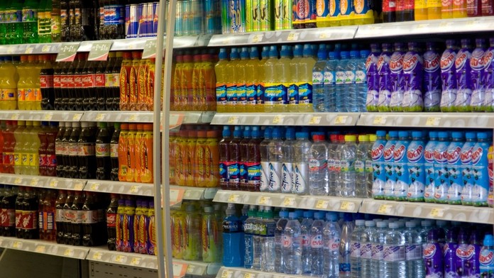 na snímke sú balené vody 