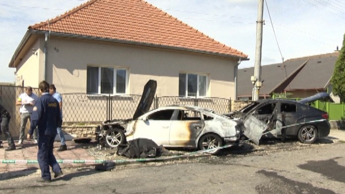 Zhorené autá v obci Šuľany pri Dunajskej Strede.