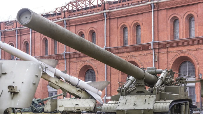 Sovietská samohybná húfnica 2B1 Oka schopná strieľať jadrovou muníciou.