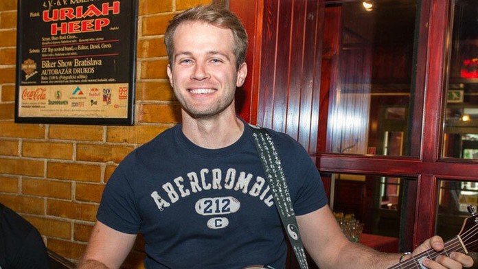 Tomáš Bezdeda na krste knihy Andyho Krausa