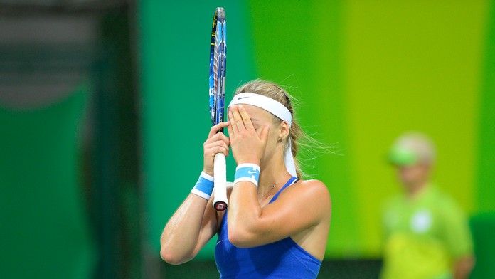 Anna Karolína Schmiedlová sa raduje po výhre nad Taliankou Robertou Vinciovou.