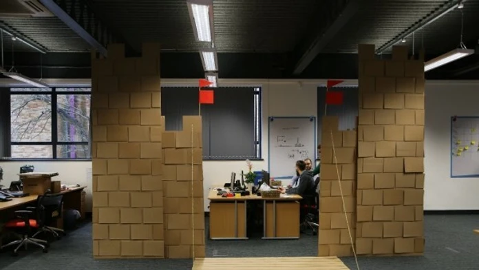 Hrad, ktorý si postavil v kancelárii kreatívny tím