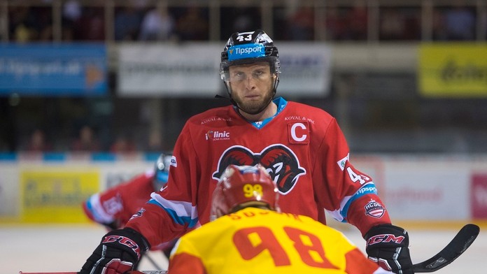 Na snímke Tomáš Surový (Banská Bystrica) v šiestom zápase finále playoff Tipsport Ligy.