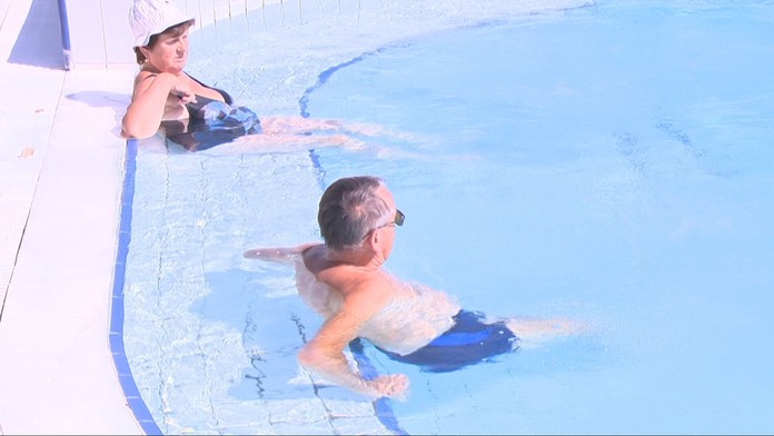 Slnečný september drží kúpaliská otvorené: Ľudia si užívajú bazény takmer úplne sami