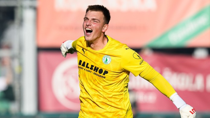 Slovákom sa darilo. Hrošovský skóroval pri desaťgólovej prestrelke, Frühwald vychytal triumf Bohemiansu