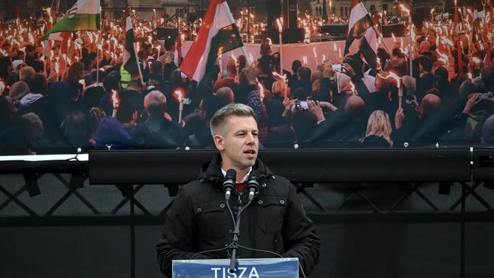 Orbánov Fidesz opäť oslabuje. Magyarova TISZA má v prieskume výrazný náskok