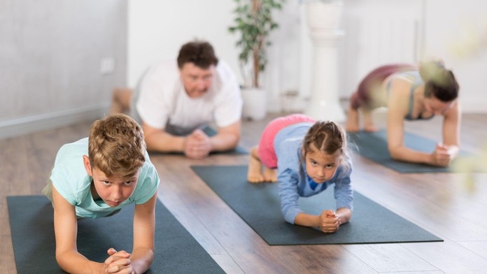 Obľúbený cvik pre každého: Ako dlho by ste mali vydržať v planku v závislosti od vášho veku