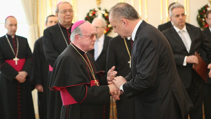 Apoštolský nuncius na Slovensku Mons. Mario Giordana a prezident Andrej Kiska. 