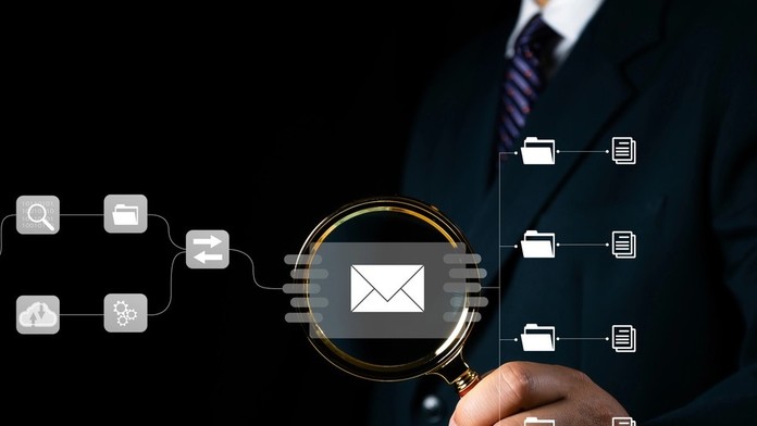 Ako keby pošta otvorila každý list. Brusel chce monitorovať každú správu na Whatsappe a Messengeri