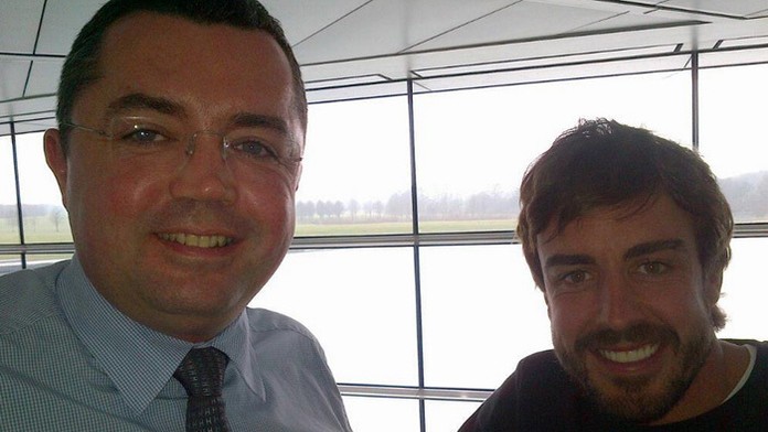 Riaditeľ McLaren Éric Boullier a Fernando Alonso.
