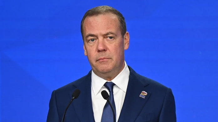 Bude to ako vyhlásenie vojny. Medvedev varuje Európu pred krokom, na ktorý by Rusko muselo reagovať útokom
