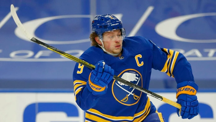 Jack Eichel počas zápasu NHL.