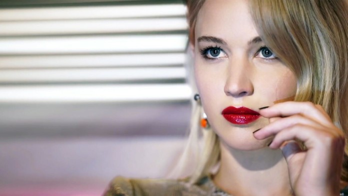 Jennifer Lawrence na Slovensku. Nafotili ju pri petržalských panelákoch