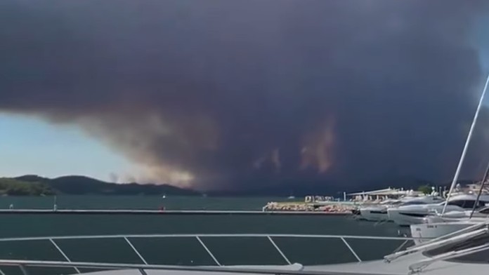 Chorvátsku Dalmáciu zasiahli tri obrovské požiare. Situácia je najvážnejšia od roku 1986