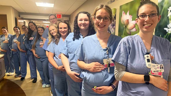 Neuveriteľná zhoda náhod. V nemocnici otehotnelo v rovnaký čas 14 sestier z jedného oddelenia