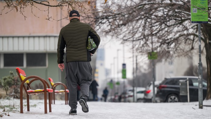 Poľadovica zasiahne celé Slovensko, varuje SHMÚ. Výstraha platí až do víkendu