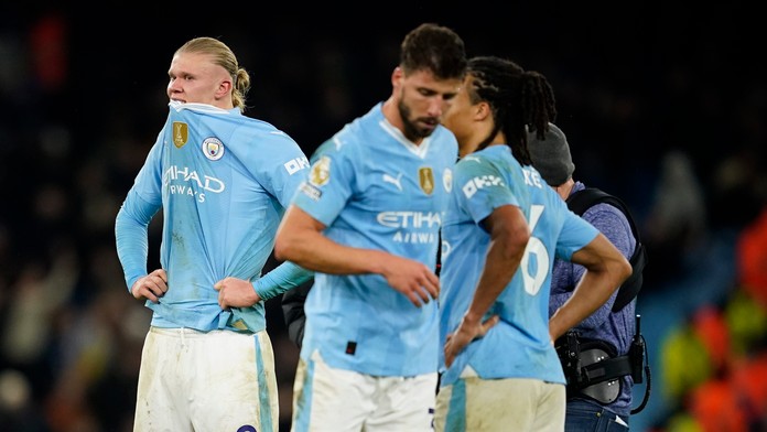 Manchester City prišiel o víťaznú sériu, bod proti Chelsea zabezpečil Rodri. Dúbravka sa z triumfu netešil