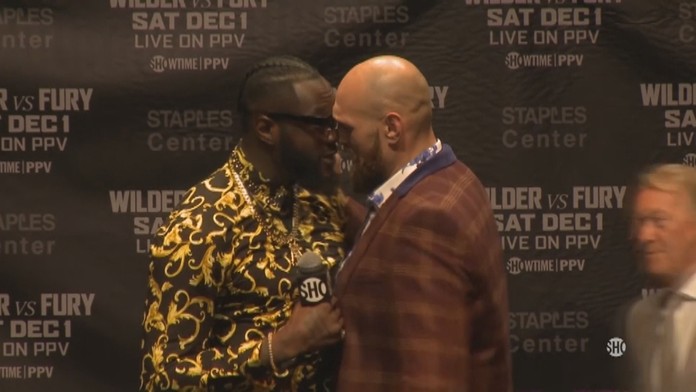 Deontay Wilder a Tyson Fury tvárou v tvár.