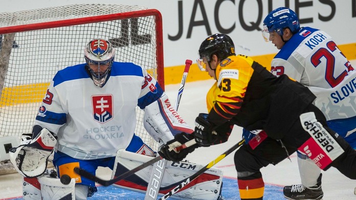 Pierre-Emerick Aubameyang (Arsenal) si akrobaticky spracováva loptu.